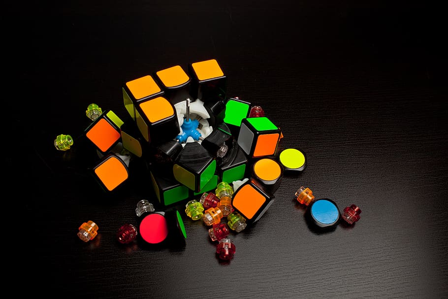 squares-rubik-s-rubiks-broken.jpg